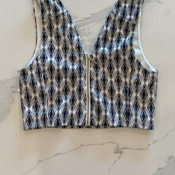 Dynamite - Sleeveless, Crop, Zip Back, Black & White, Top, Size S - Picture 4 of 8
